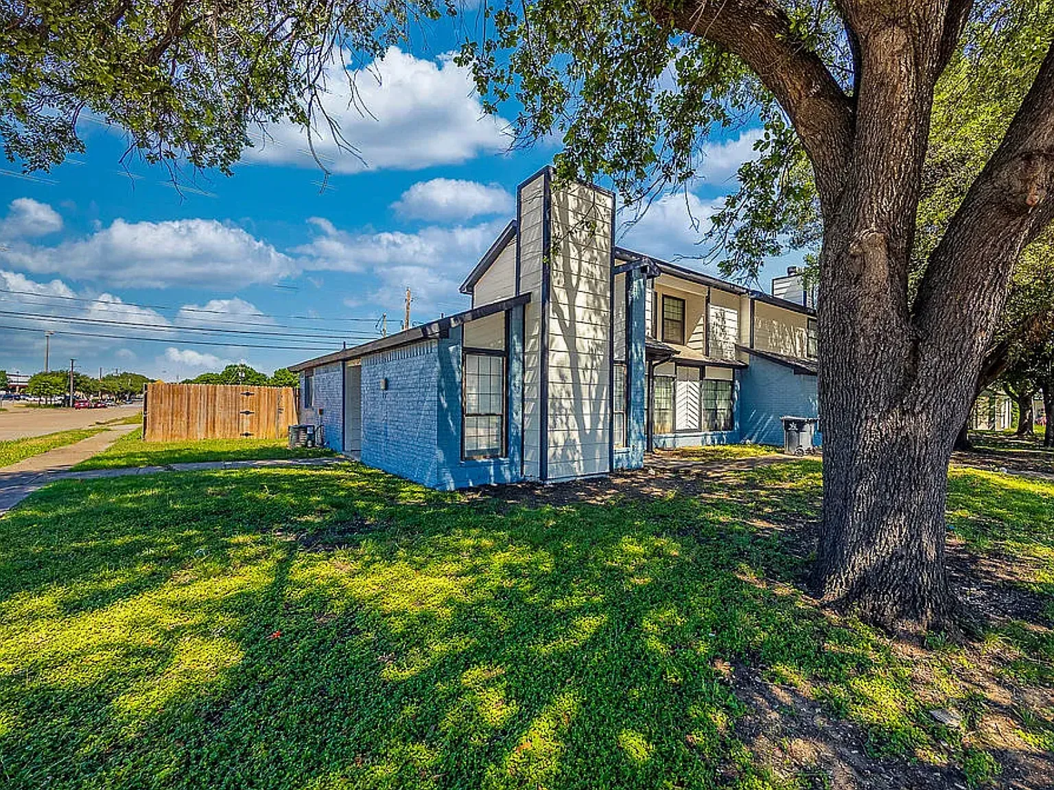 2 bed, 1.5 bath, 1071 sqft, $1,600 — Photo 3
