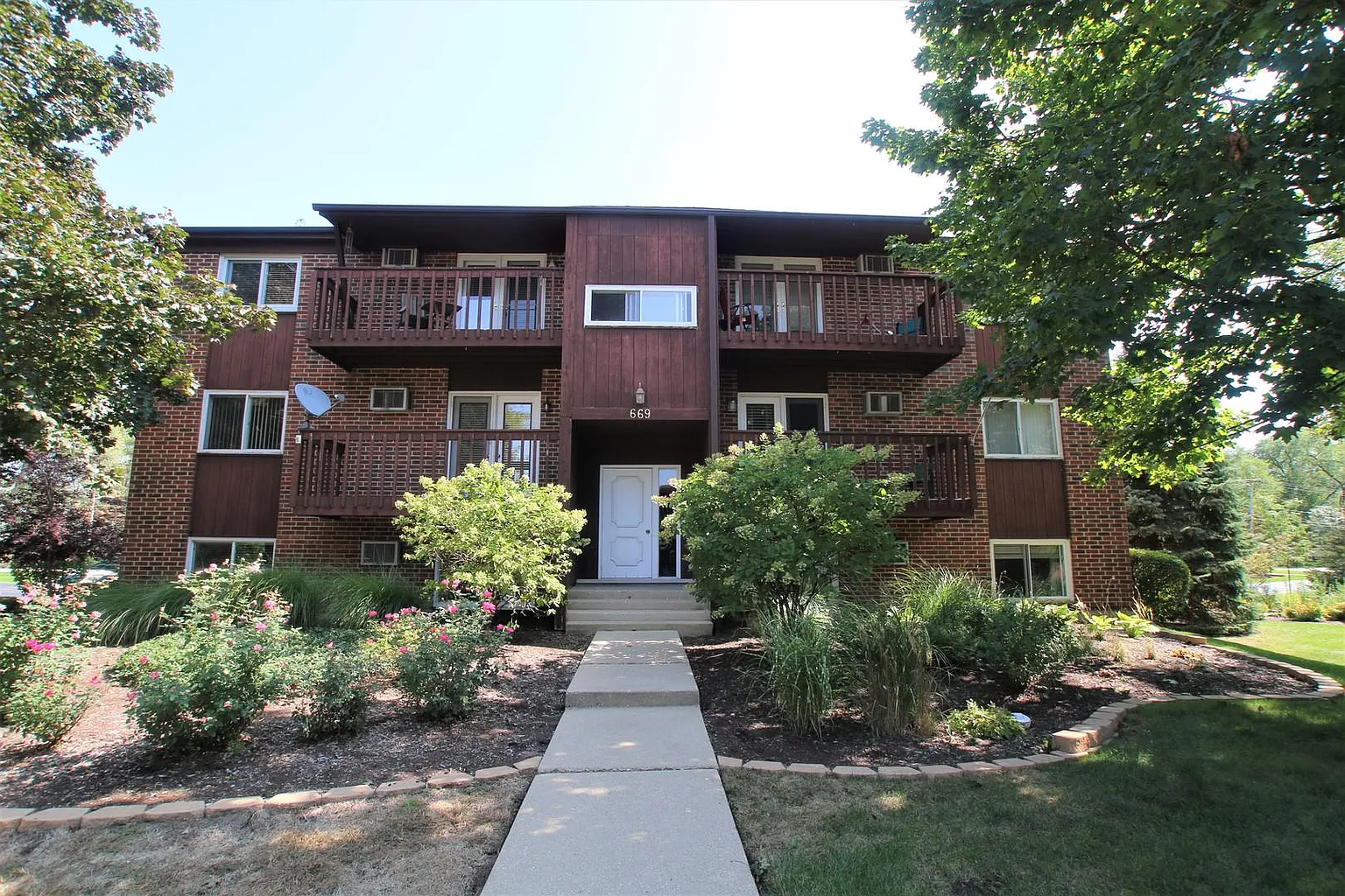 669 Daisy Ln APT 103 photo 1