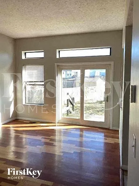 4 bed, 3.5 bath, 2164 sqft, $3,080 — Photo 3