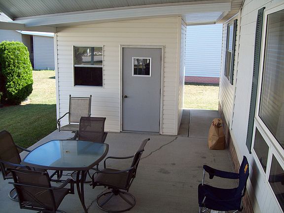 5th image of 526 Twin Lakes Dr