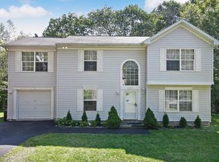 6129 Cumberland Rd, Tobyhanna, PA 18466