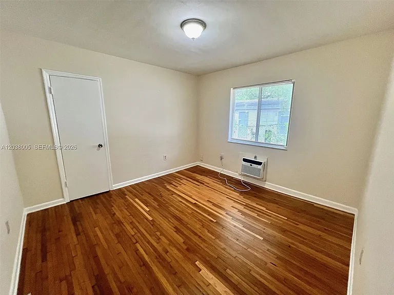692 NE 85th St #5 — Photo 4