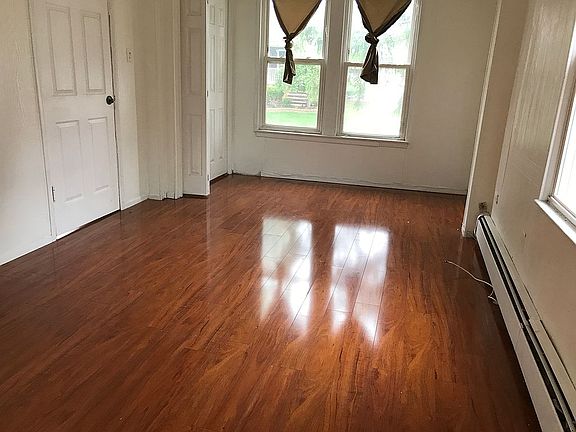 5th image of 8-10 Oak St #2