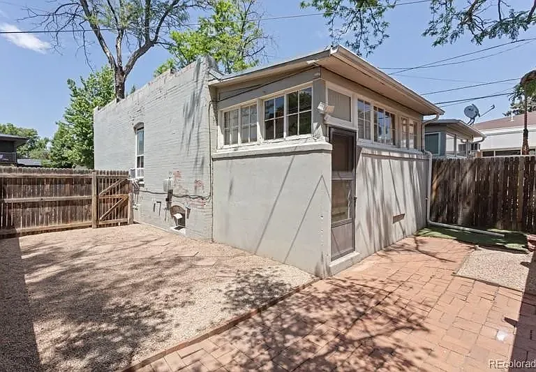 914 E Iowa Ave — Photo 7