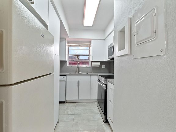 4th image of 7500 SW 82nd St APT G209