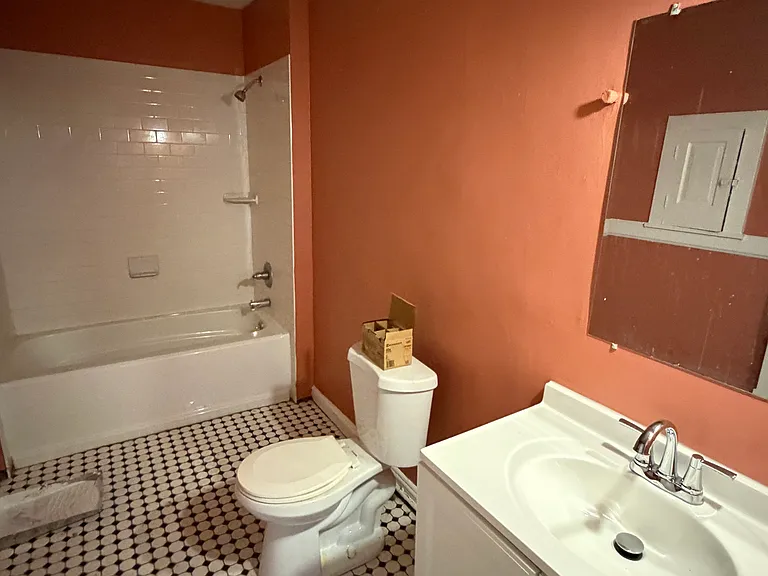 1425 W 84th St #1 — Photo 9