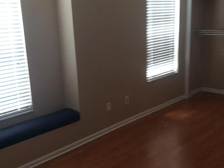 556 Green Spring Cir — Photo 4