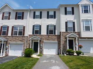 255 Bruaw Dr, York, PA 17406