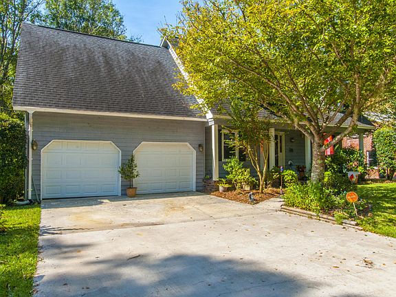 5th image of 517 King Charles Cir