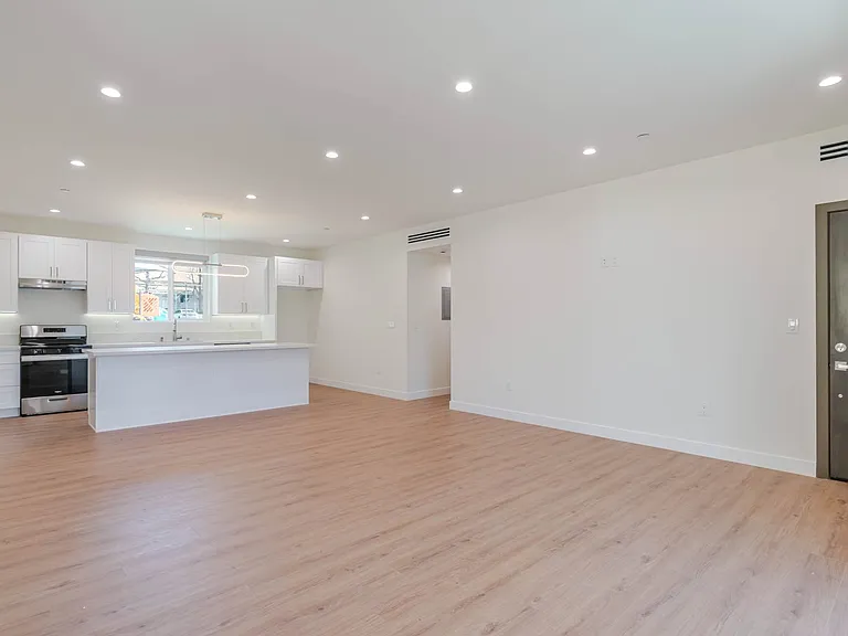 10232 Tujunga Canyon Blvd — Photo 8