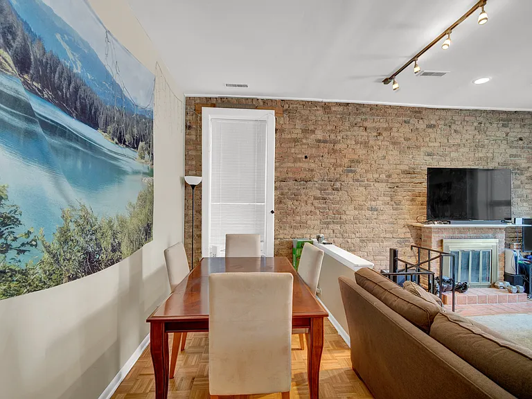 159 W Goethe St — Photo 37