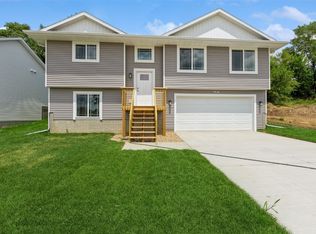1914 Holly Meadow Ave SW, Cedar Rapids, IA 52404
