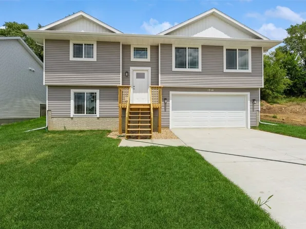 1914 Holly Meadow Ave SW, Cedar Rapids, IA 52404