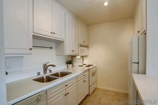 1645 Emerald St #1L — Photo 9