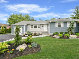 827 Aberdeen Rd, Bay Shore, NY 11706