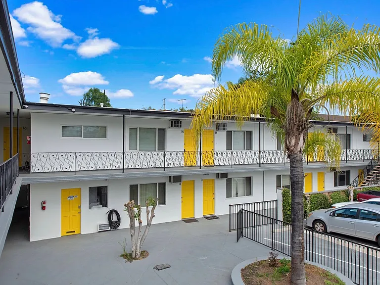 10926 Hortense St — Photo 13