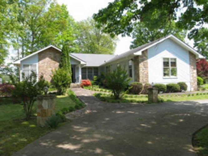 1st image of 852 N College Dr