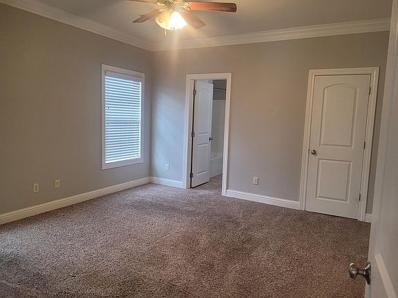 5th image of 130 Winterfield Cir