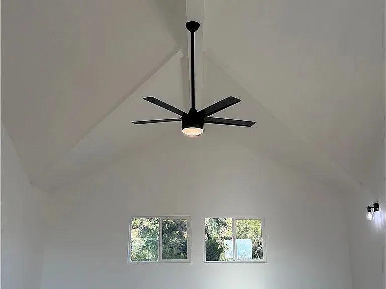 755 Huston Dr — Photo 10