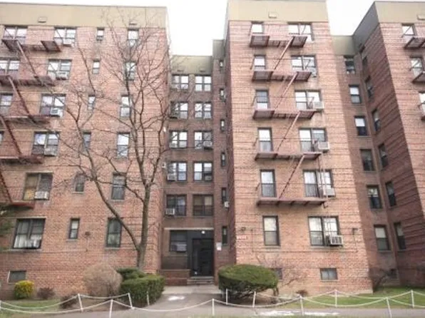 2555 Batchelder Street image 1 of 1