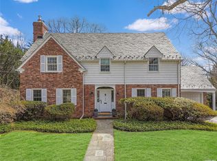 106 Revere Rd, Manhasset, NY 11030