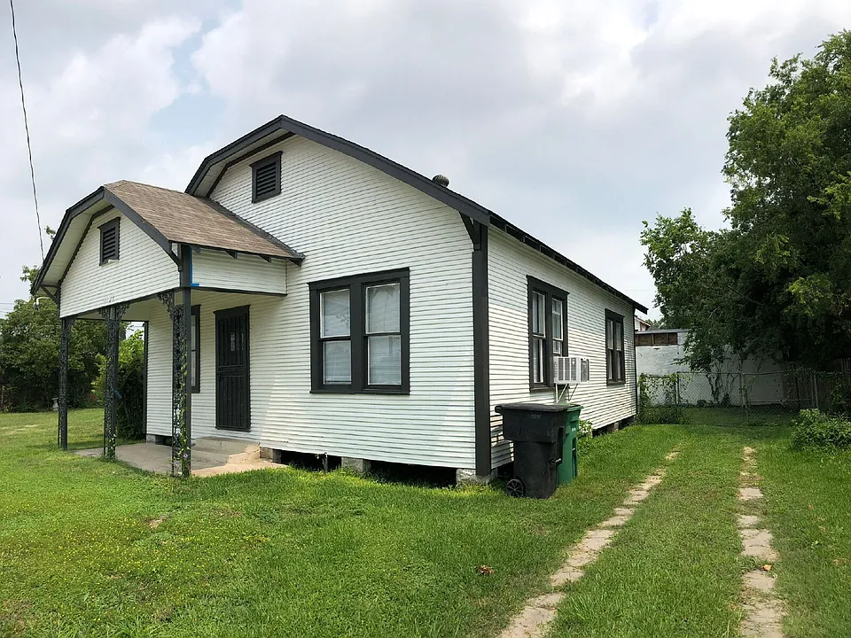 1132 W Cavalcade St
