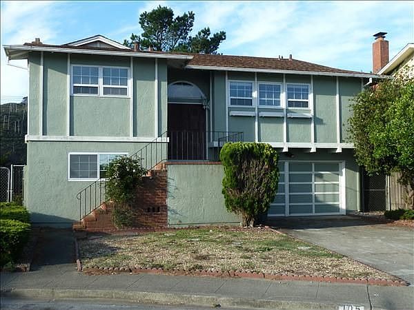 1st image of 105 Lake Dr