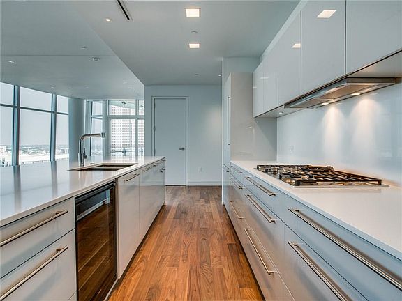 5th image of 1918 Olive St APT 2802