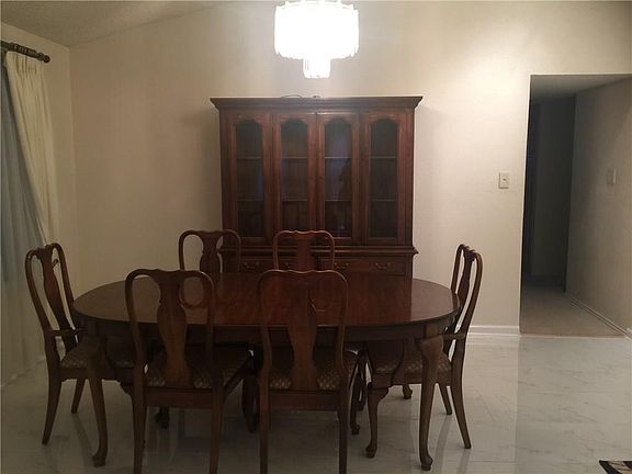 4th image of 307 Royal Field Dr