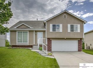 7829 Bondesson St, Omaha, NE 68122