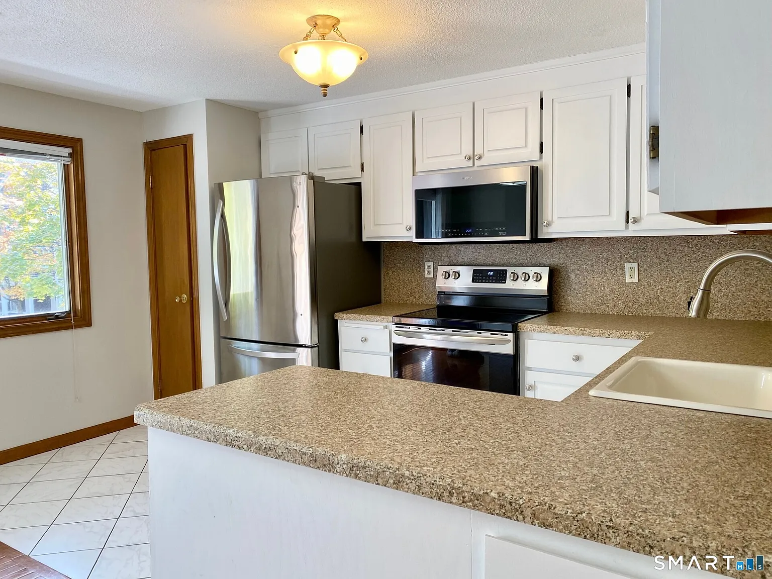 2 bed, 2.5 bath, 1224 sqft, $2,600 — Photo 3