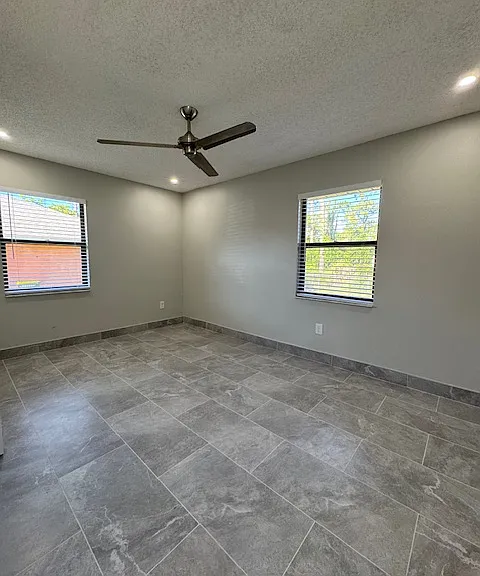 3905 Almeria Ave — Photo 11