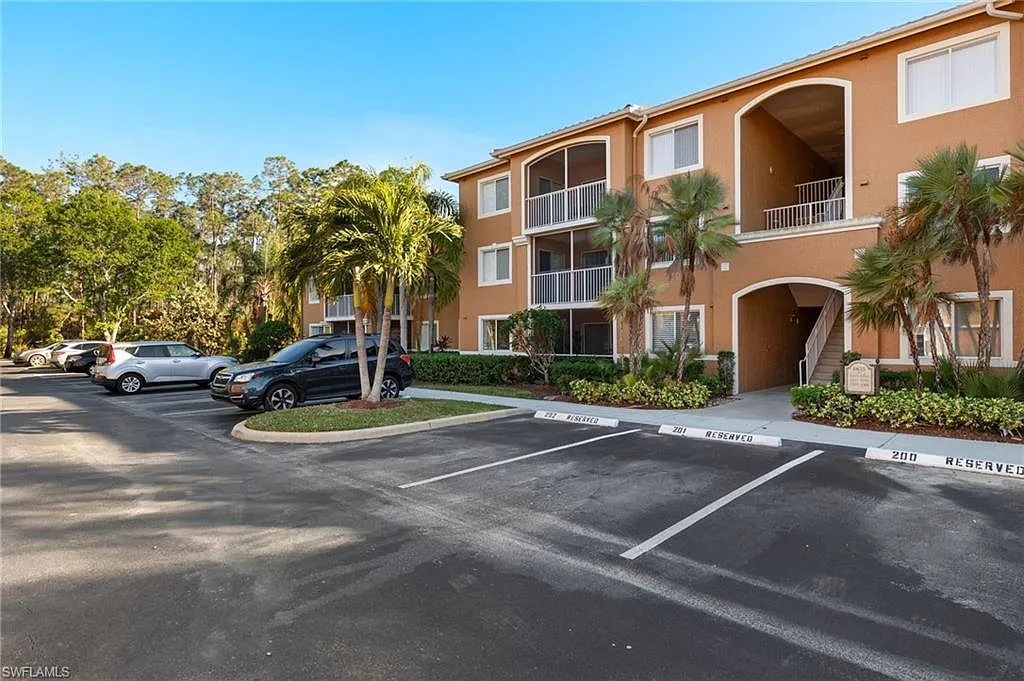 2 bed, 2.0 bath, 1201 sqft, $1,900 — Photo 2