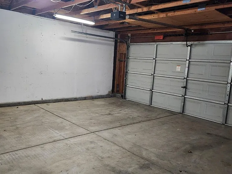 Garage has separate entrance