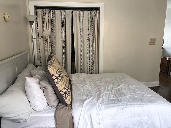 3rd image of 3817-3819 N Greenview Ave #2W