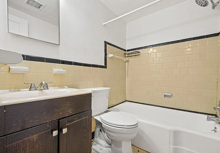 525 N Jackson St — Photo 10