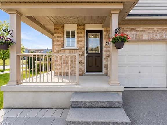2nd image of 538 Beaumont Cres