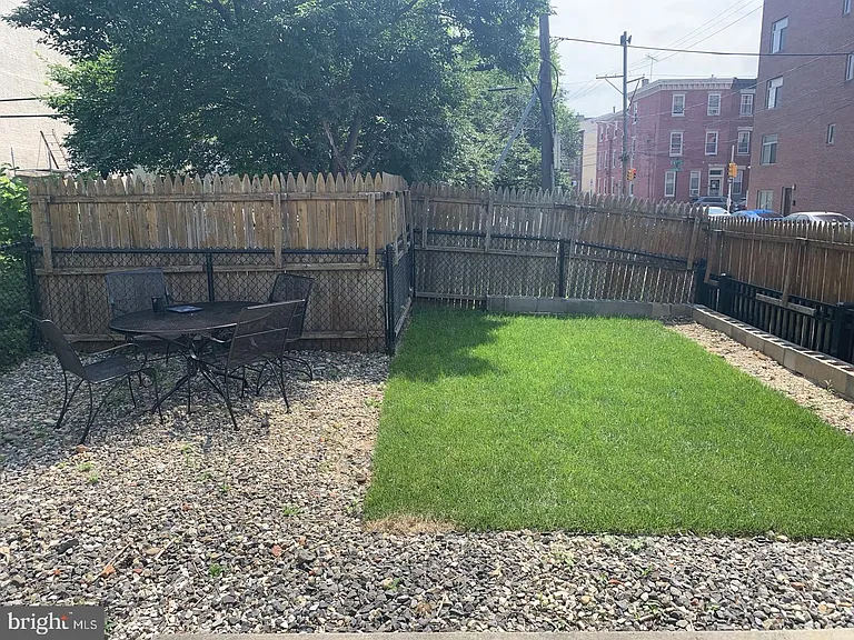 1301 N Marshall St — Photo 20