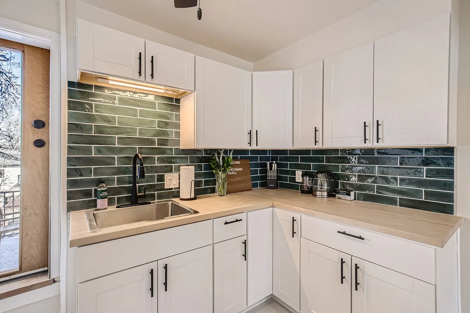 3 bed, 2.0 bath, 1065 sqft, $7,215 — Photo 3