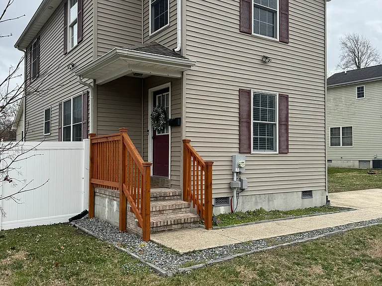 6 Apple St — Photo 2