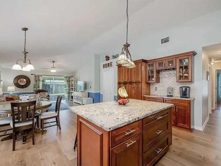 1247 Maximilian Dr — Photo 3