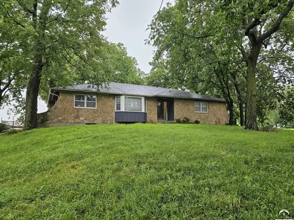 996 E 1400th Rd, Lawrence, KS 66046