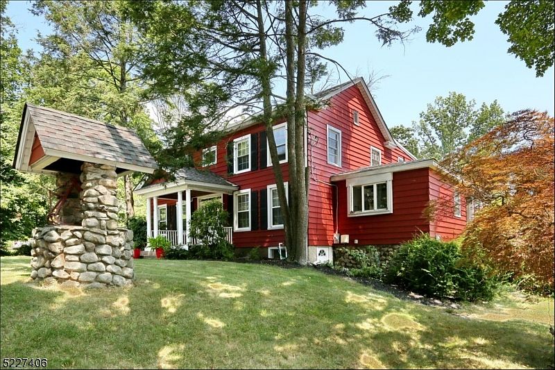 1st image of 250 Airmount Ave