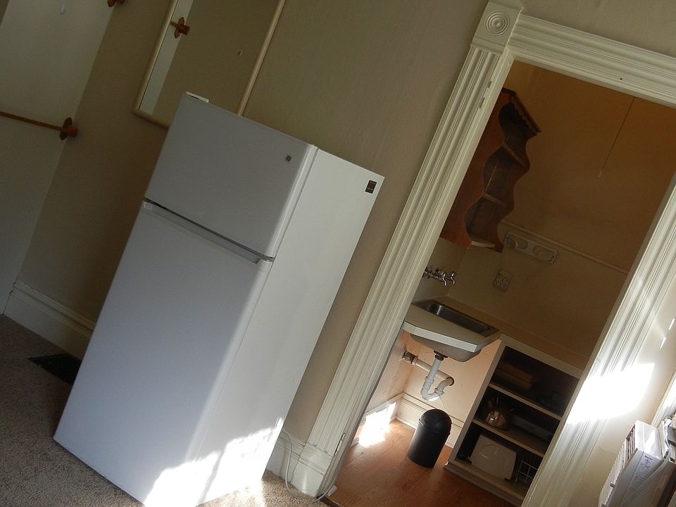 2nd image of 2124 NW Flanders St APT 9