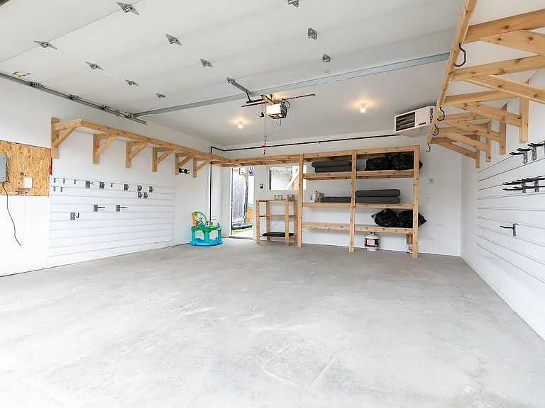 2438 29th Ave SW — Photo 46