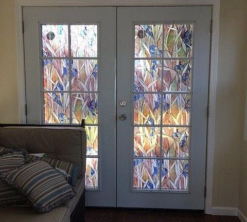 Soacious sunroom with a daybed in afdition to queens bed and