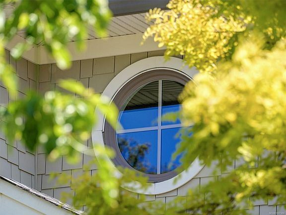 4th image of 3215 Henderson Rd