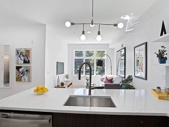 4th image of 276 Duncan Ave #2