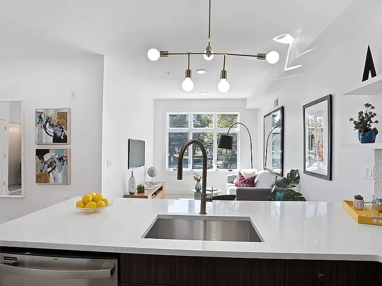 276 Duncan Ave #2 — Photo 4