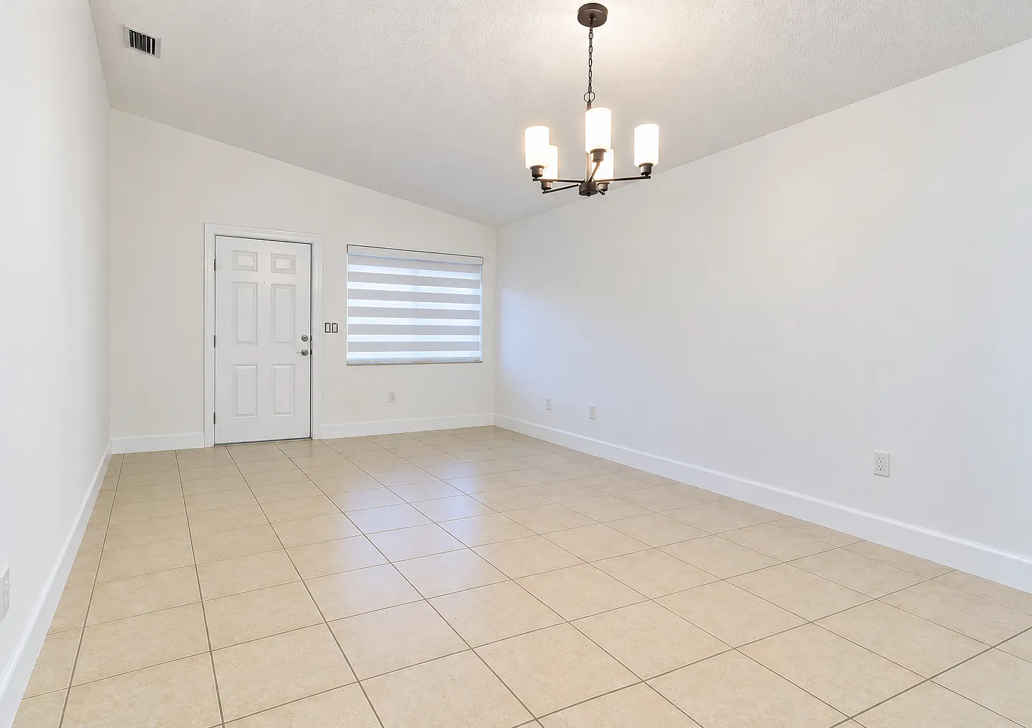 3 bed, 1170 sqft, $3,400 — Photo 1